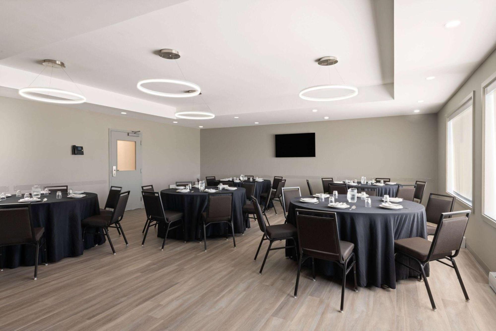 Microtel Inn & Suites By Wyndham Lachute المظهر الخارجي الصورة