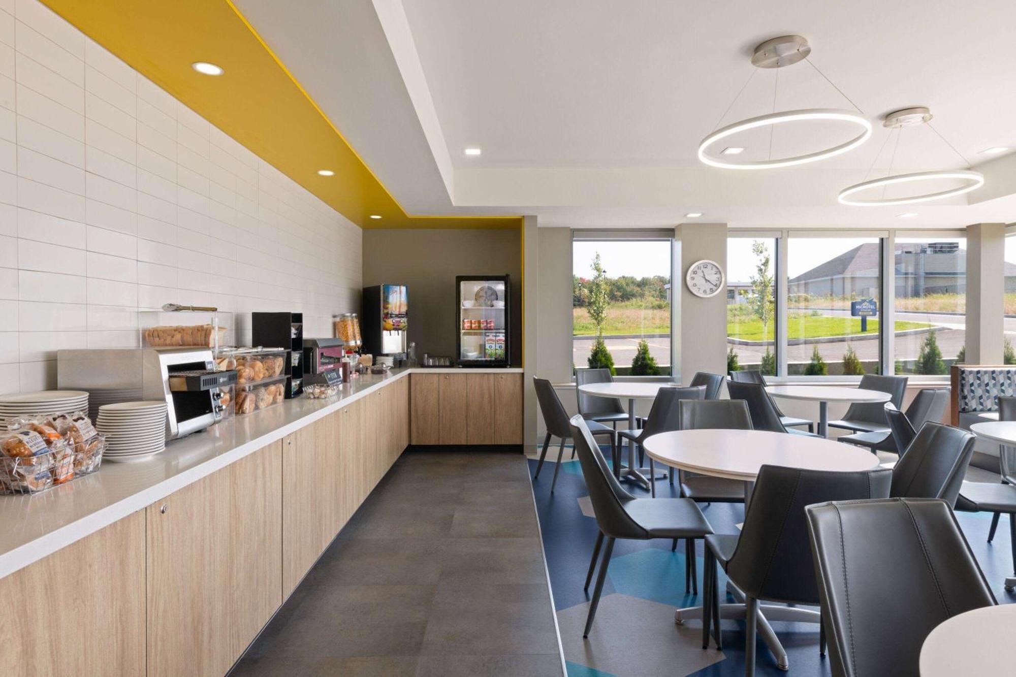 Microtel Inn & Suites By Wyndham Lachute المظهر الخارجي الصورة